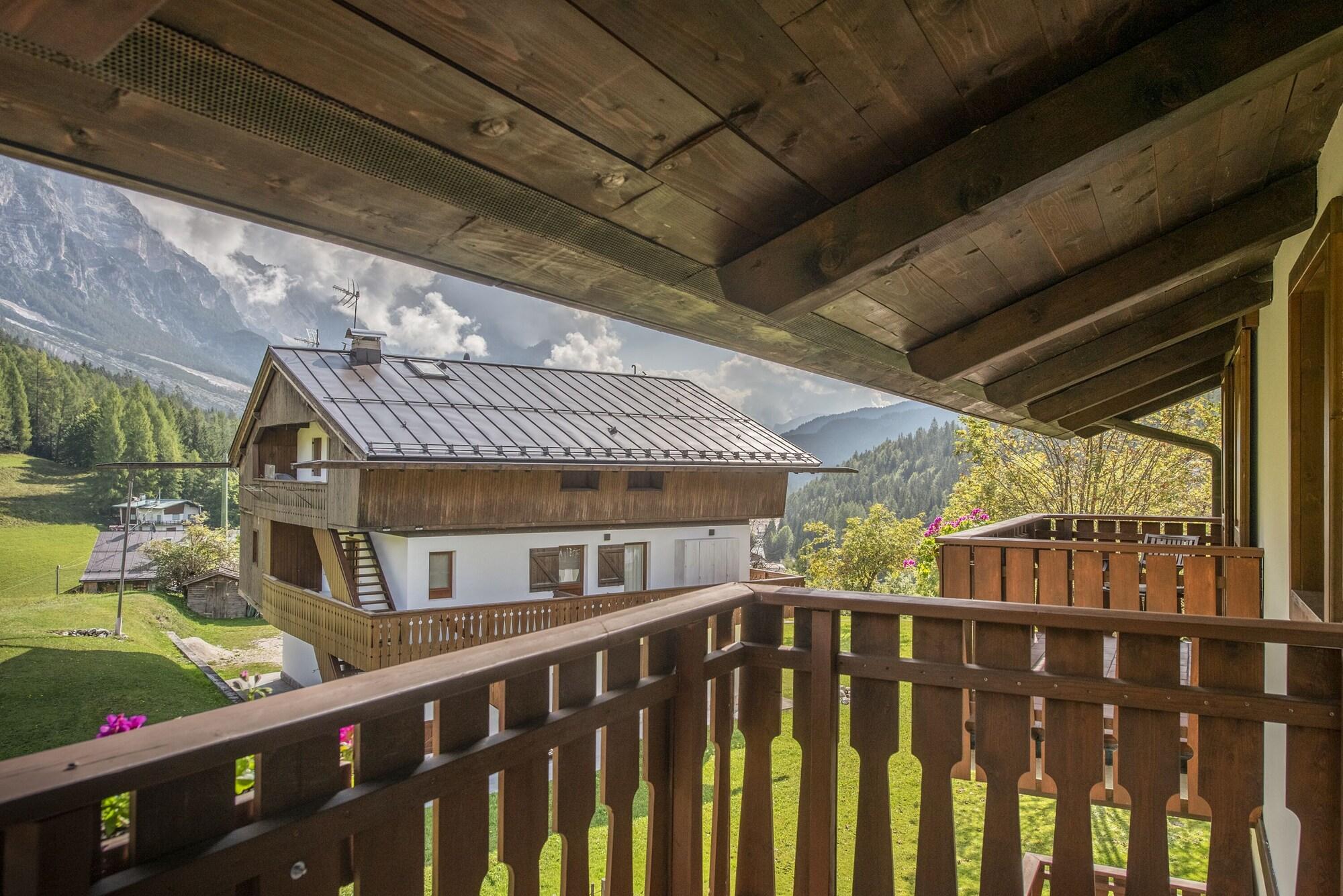Faloria Mountain Spa Resort Cortina d'Ampezzo Exterior photo
