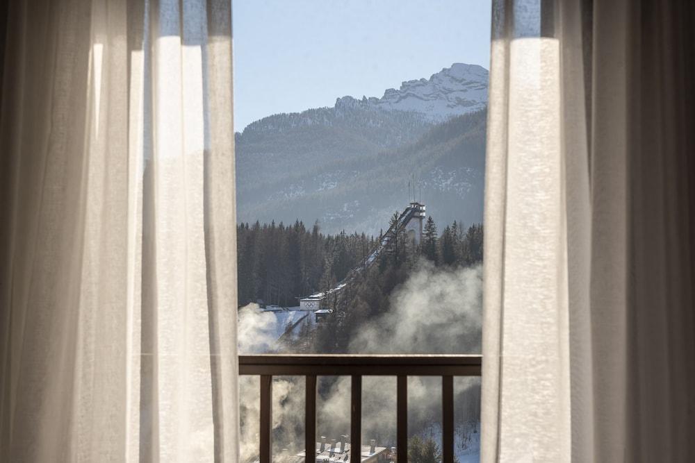 Faloria Mountain Spa Resort Cortina d'Ampezzo Exterior photo